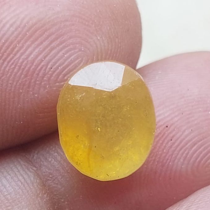 Yellow Sapphire (Pukhraj) 3 to 6 Carats