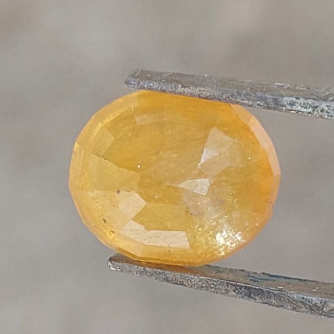 Yellow Sapphire (Pukhraj) 3 to 6 Carats